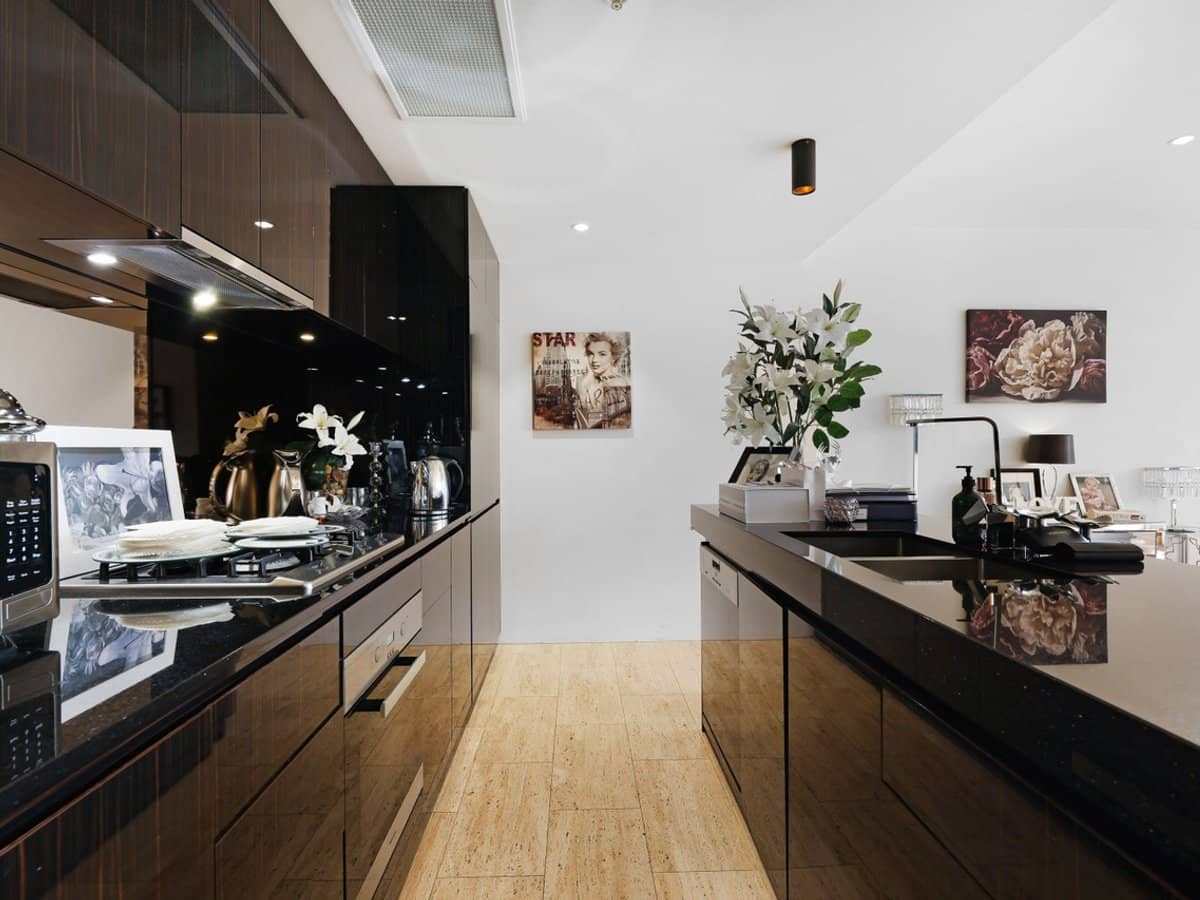 1 Marina Drive, Benowa - Thumbnail 8