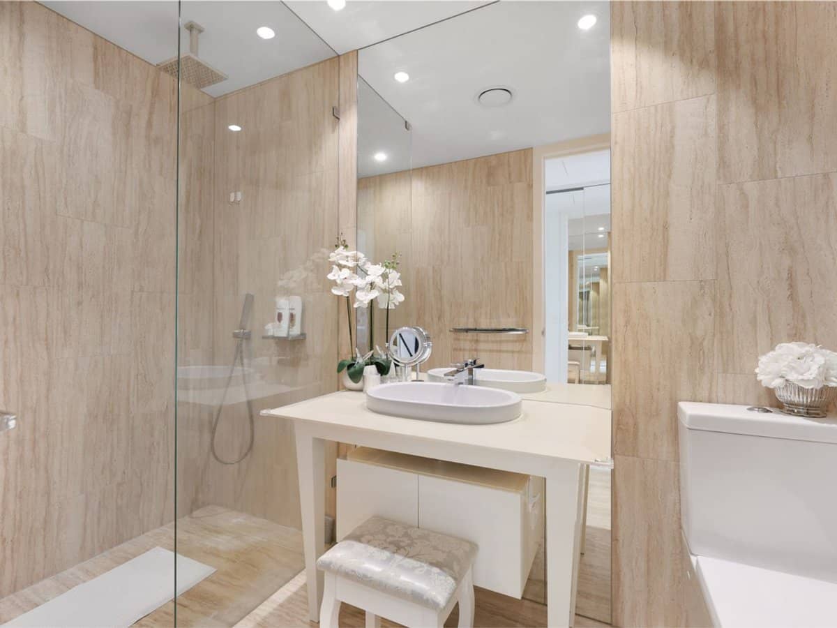 1 Marina Drive, Benowa - Thumbnail 9