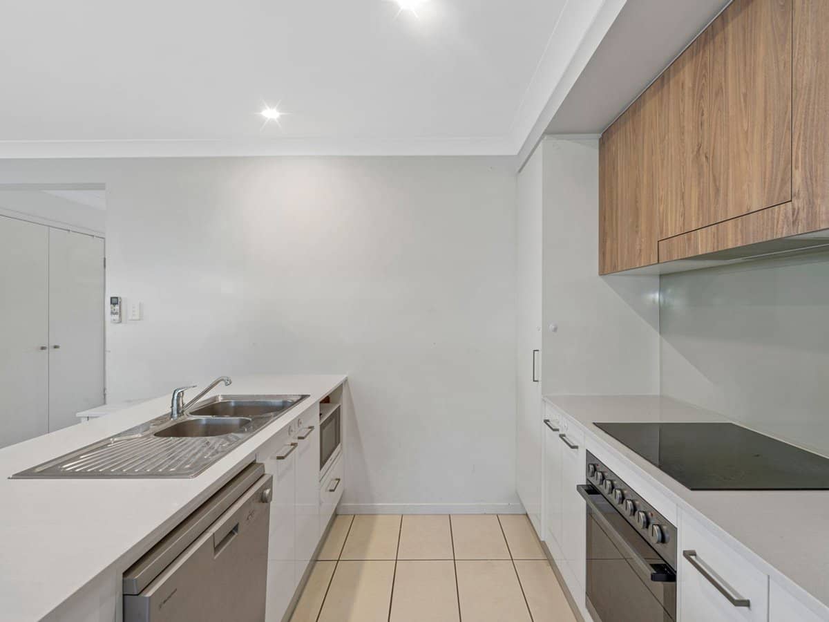 188 Gainsborough Drive, PIMPAMA - Thumbnail 4