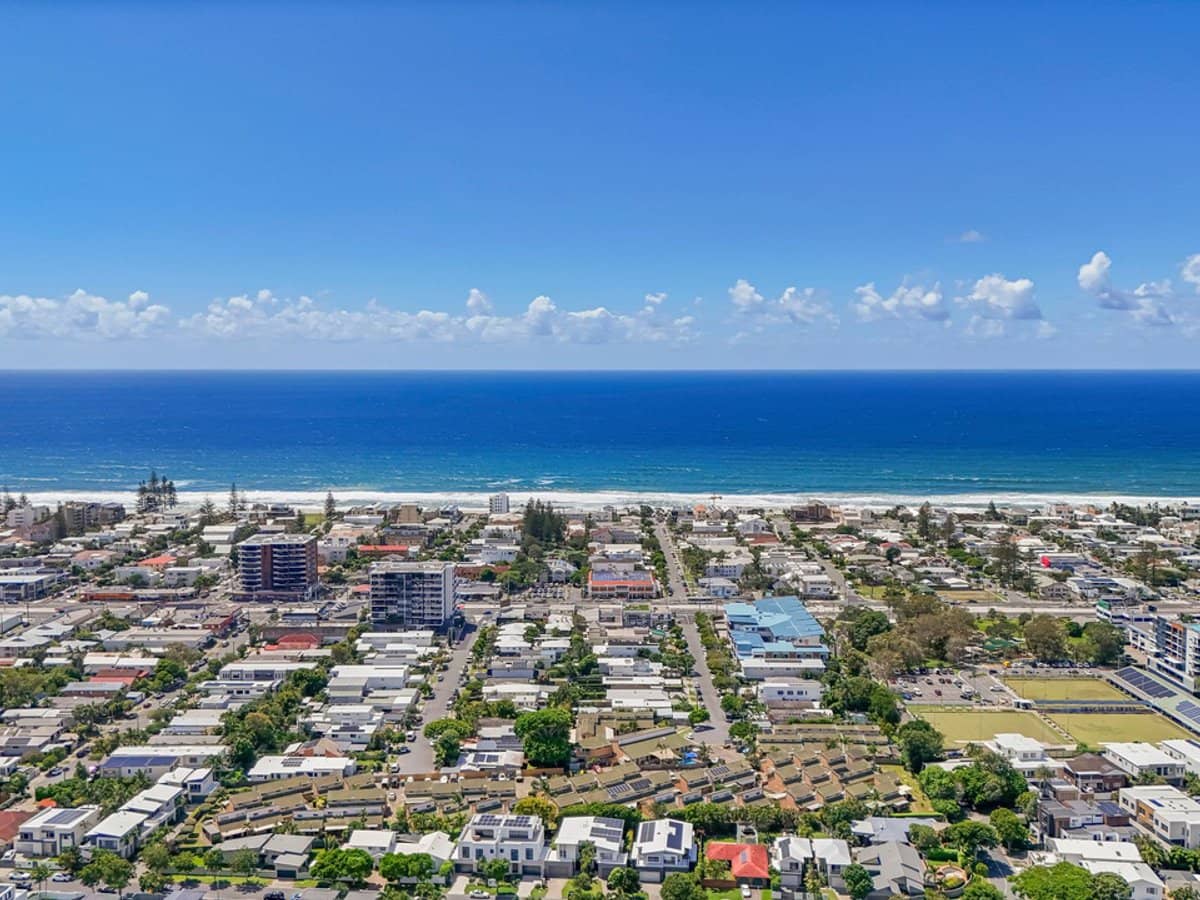 30 Sportsman Avenue, MERMAID BEACH - Thumbnail 2