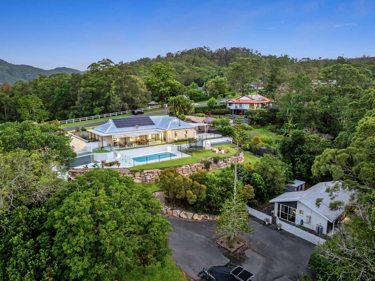 25 Aylesham Drive, BONOGIN - Thumbnail 1