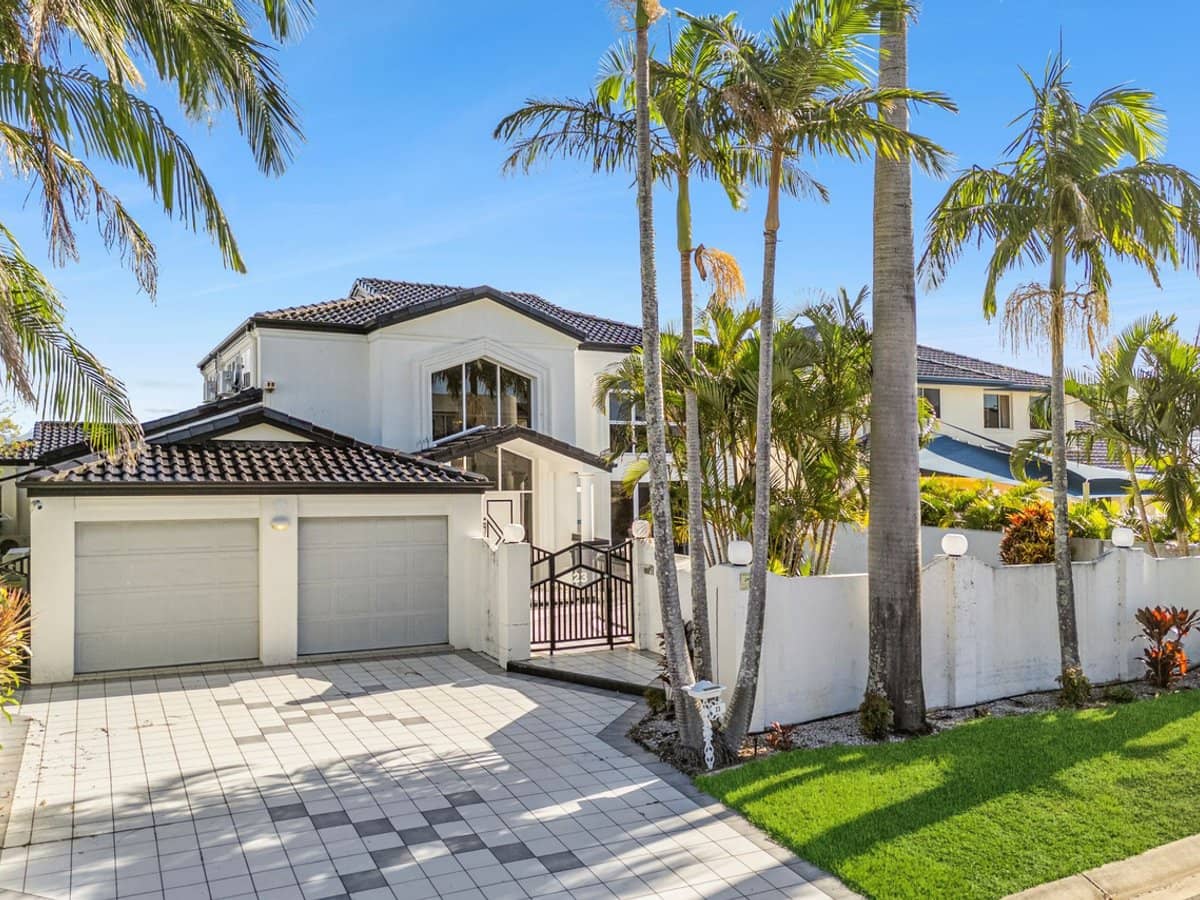 23 San Simeon Drive, Clear Island Waters - Thumbnail 2