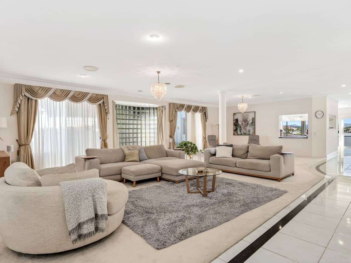 23 San Simeon Drive, Clear Island Waters - Thumbnail 4