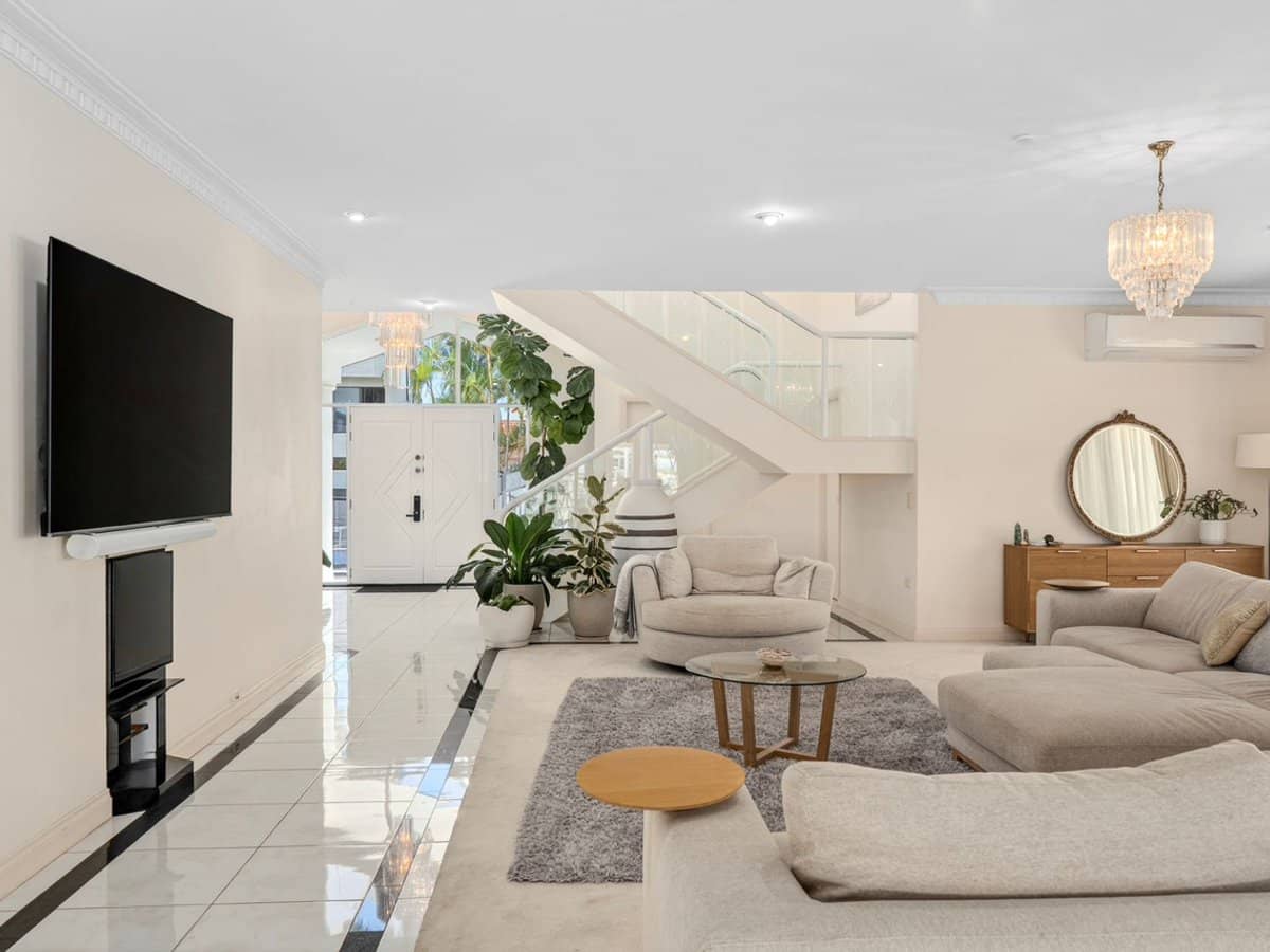 23 San Simeon Drive, Clear Island Waters - Thumbnail 5