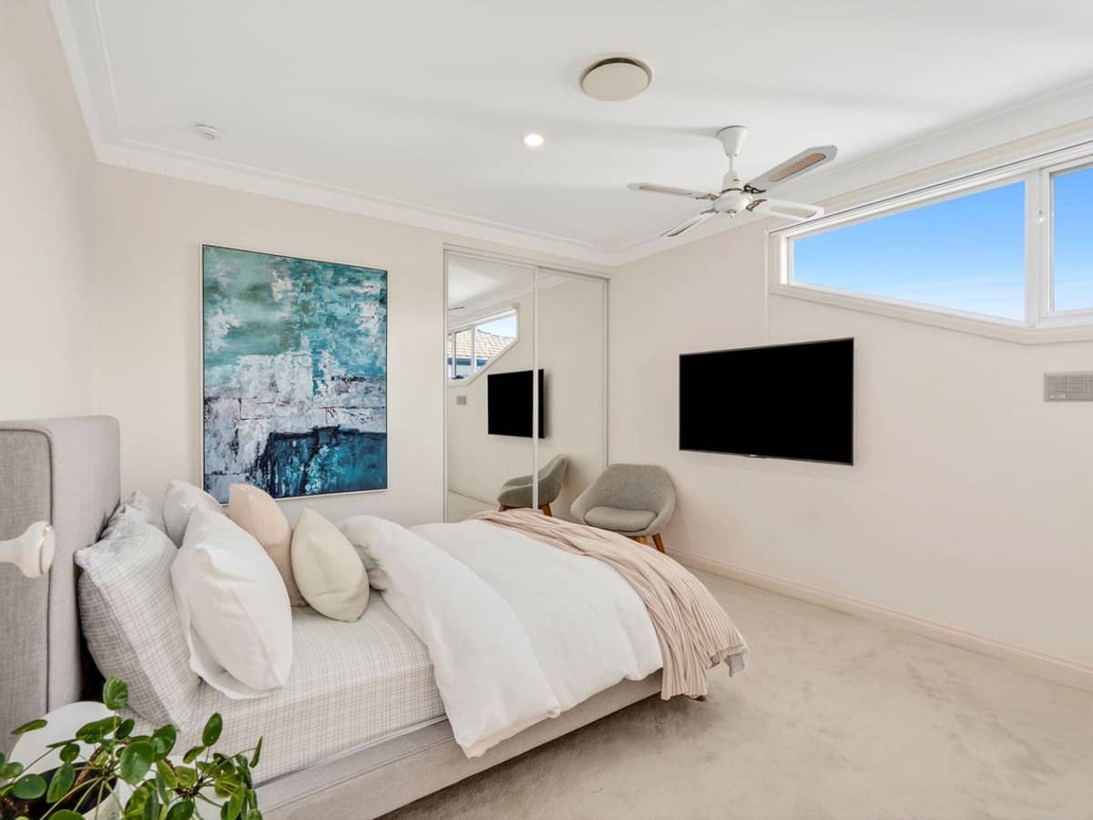 23 San Simeon Drive, Clear Island Waters - Thumbnail 13