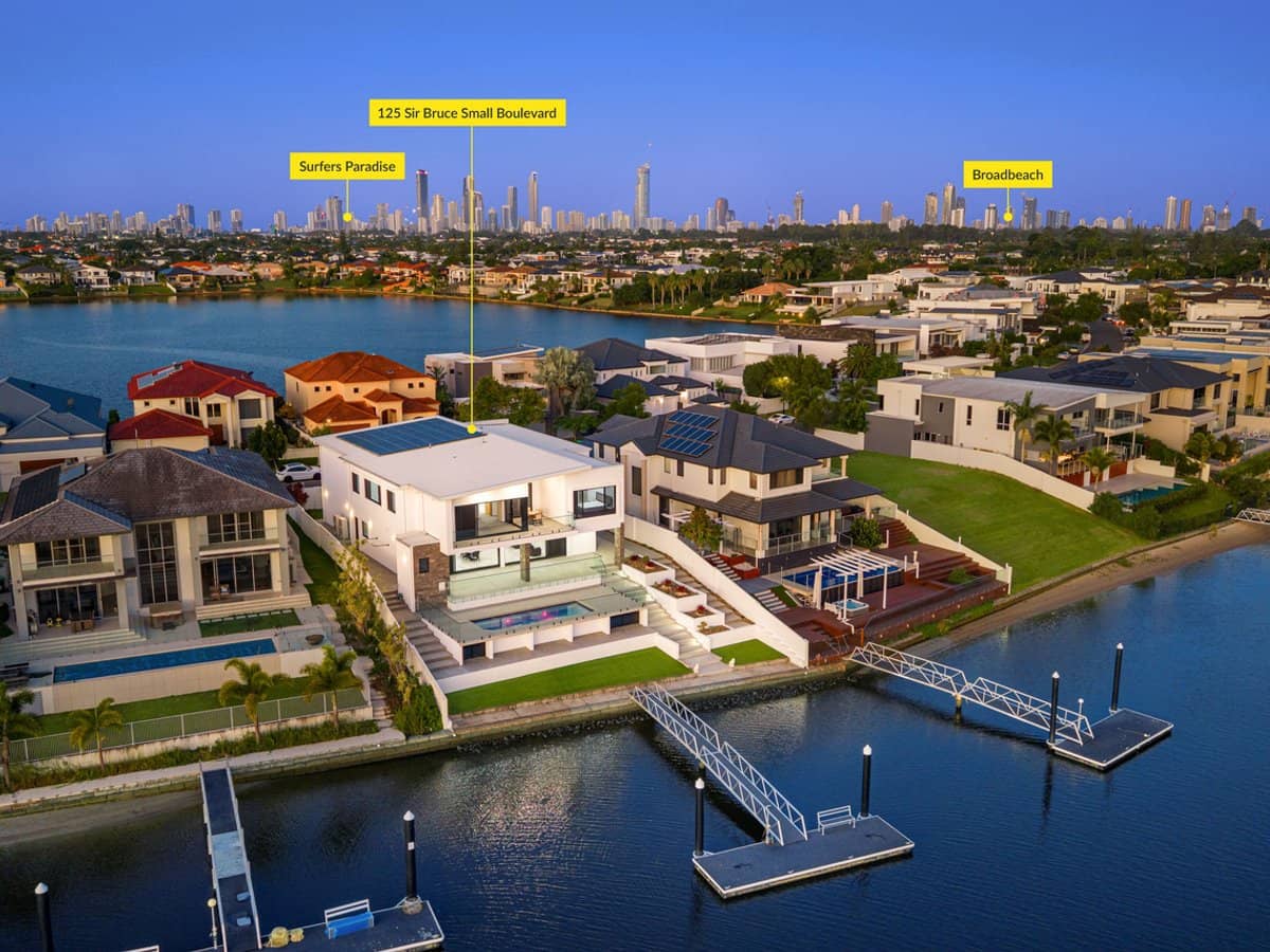 125 Sir Bruce Small Boulevard, Benowa Waters - Thumbnail 1