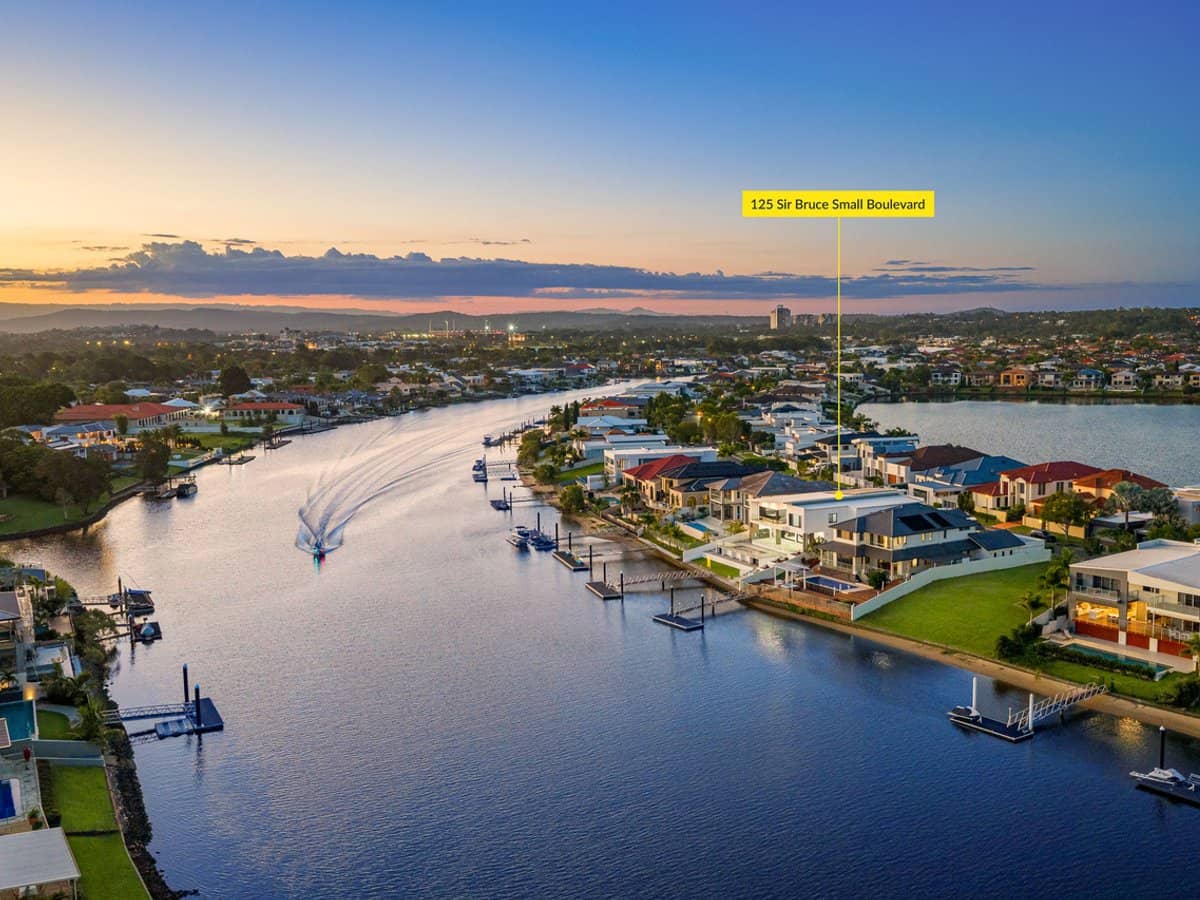125 Sir Bruce Small Boulevard, Benowa Waters - Thumbnail 4