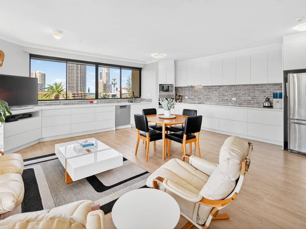 2890 Gold Coast Highway, SURFERS PARADISE - Thumbnail 1