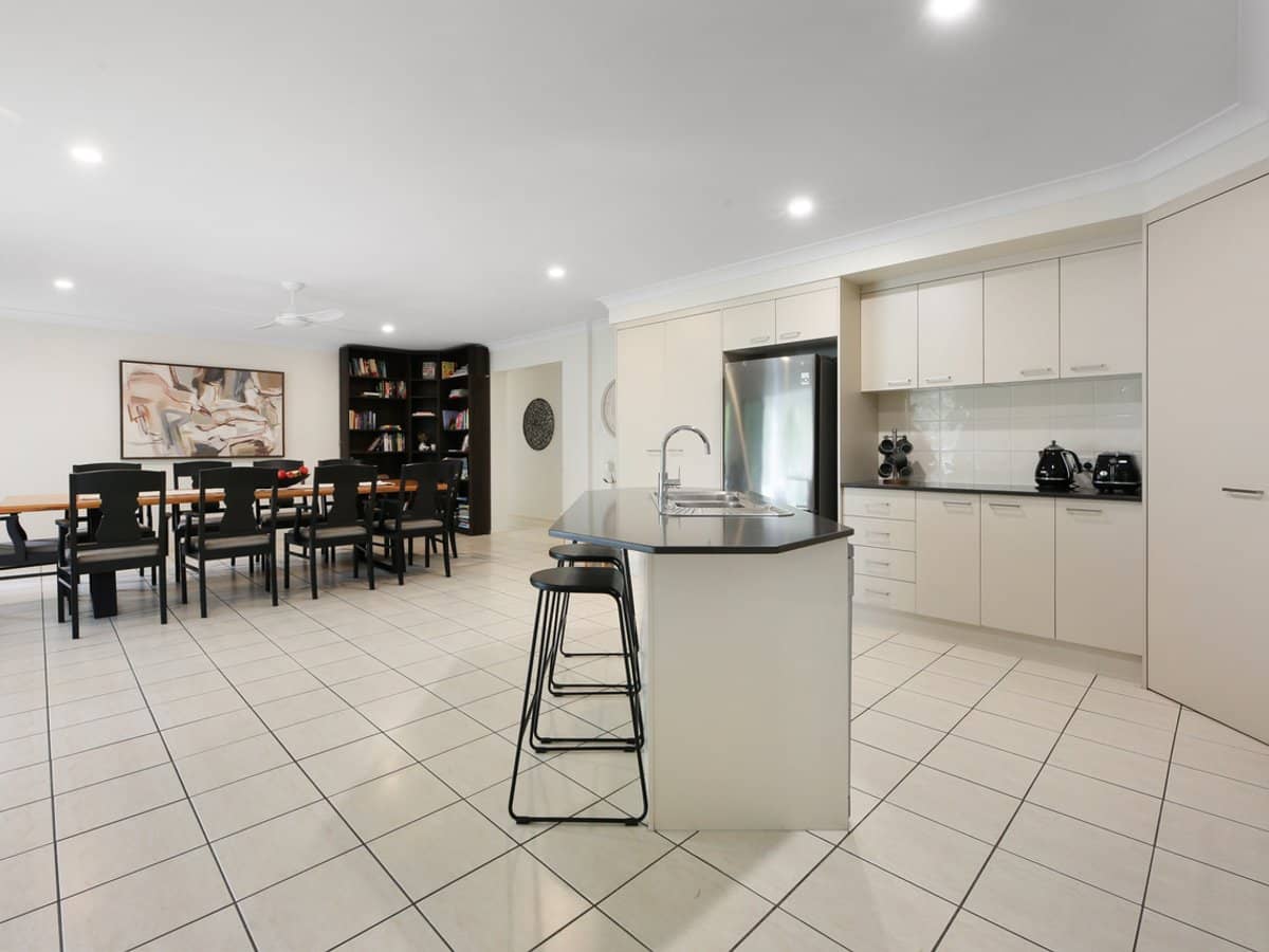 6 Dore Court, BONOGIN - Thumbnail 7