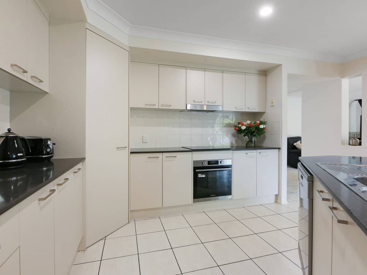 6 Dore Court, BONOGIN - Thumbnail 9