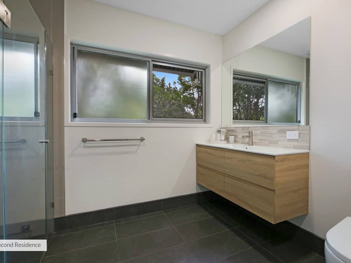 6 Dore Court, BONOGIN - Thumbnail 31