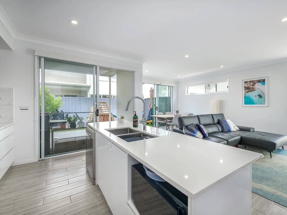 6 Park Cove Boulevard, HOPE ISLAND - Thumbnail 5