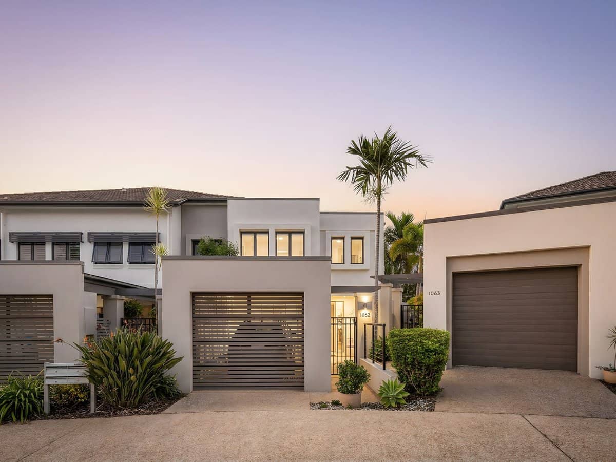 1 The Cove Crescent, Carrara - Thumbnail 1
