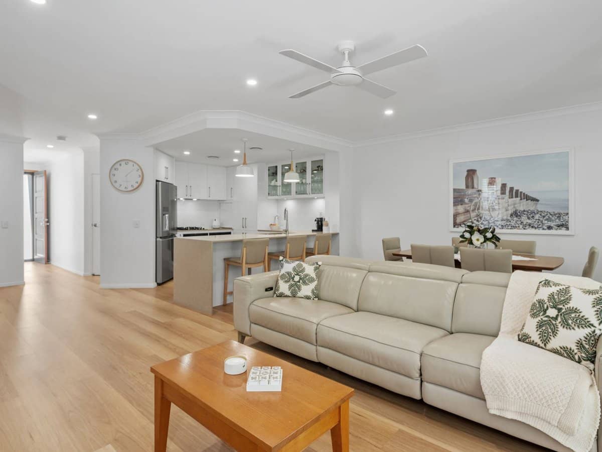 1 The Cove Crescent, Carrara - Thumbnail 7