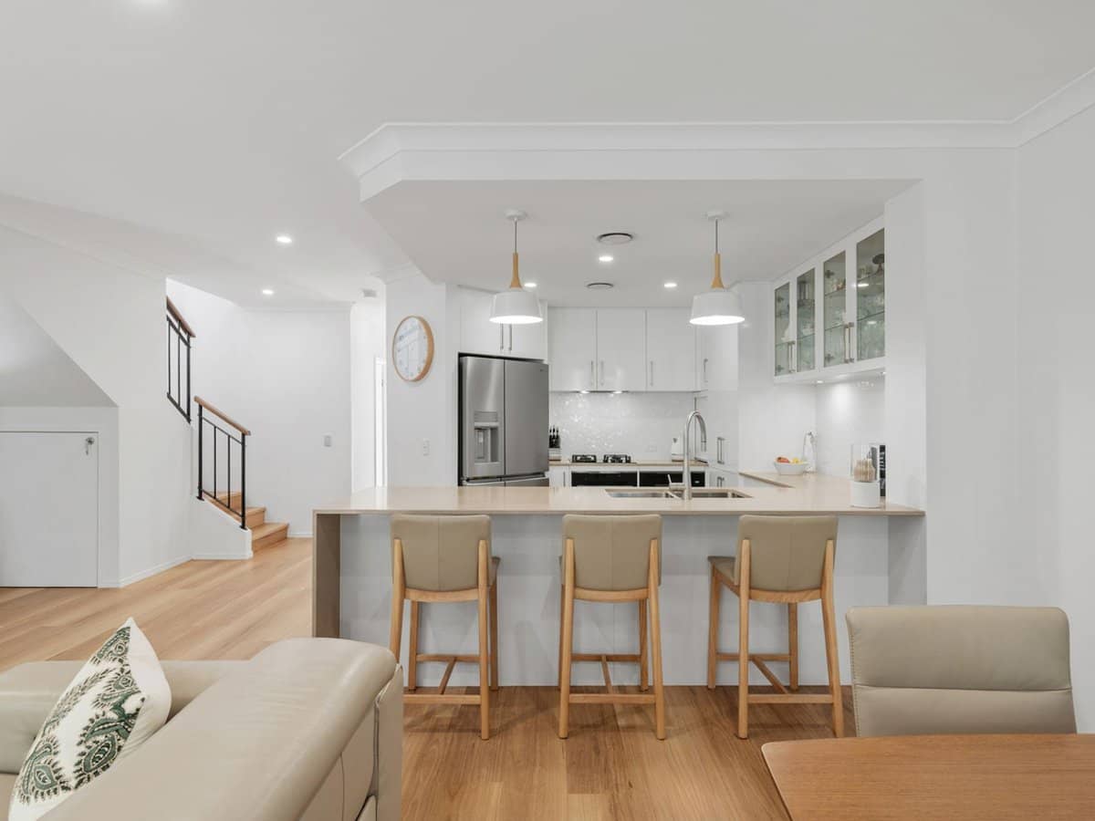 1 The Cove Crescent, Carrara - Thumbnail 8