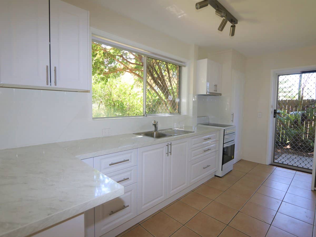 21 Surf Parade, BROADBEACH - Thumbnail 1