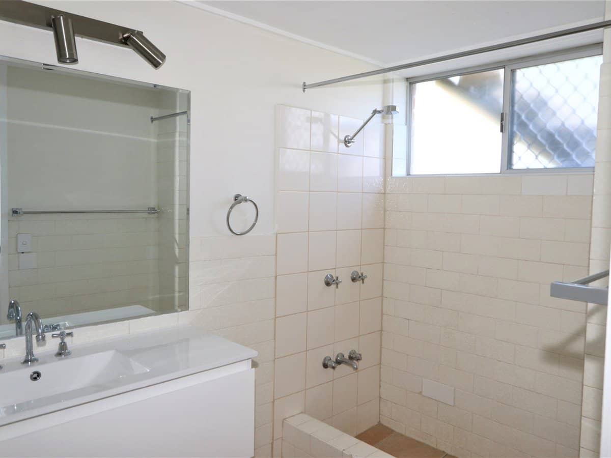 21 Surf Parade, BROADBEACH - Thumbnail 5