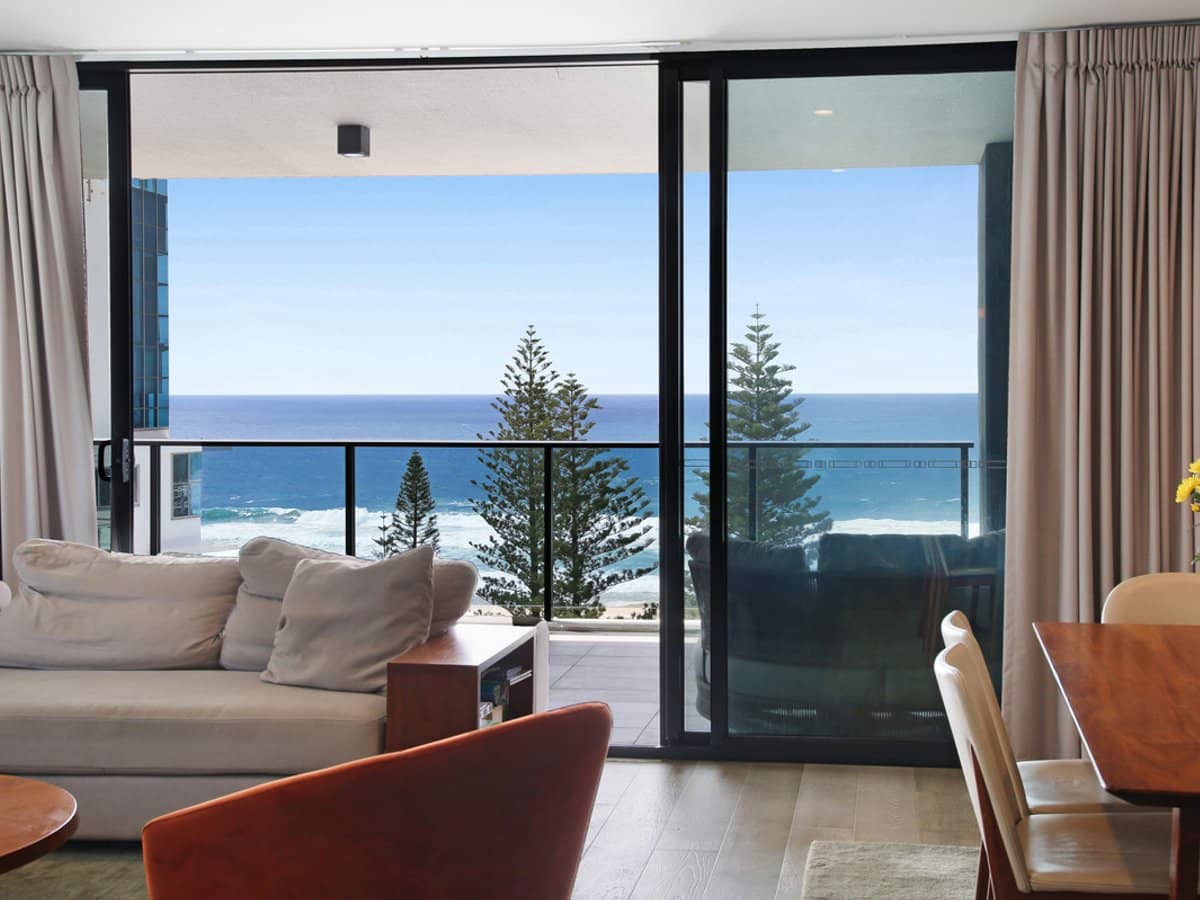 72 The Esplanade, Burleigh Heads - Thumbnail 3