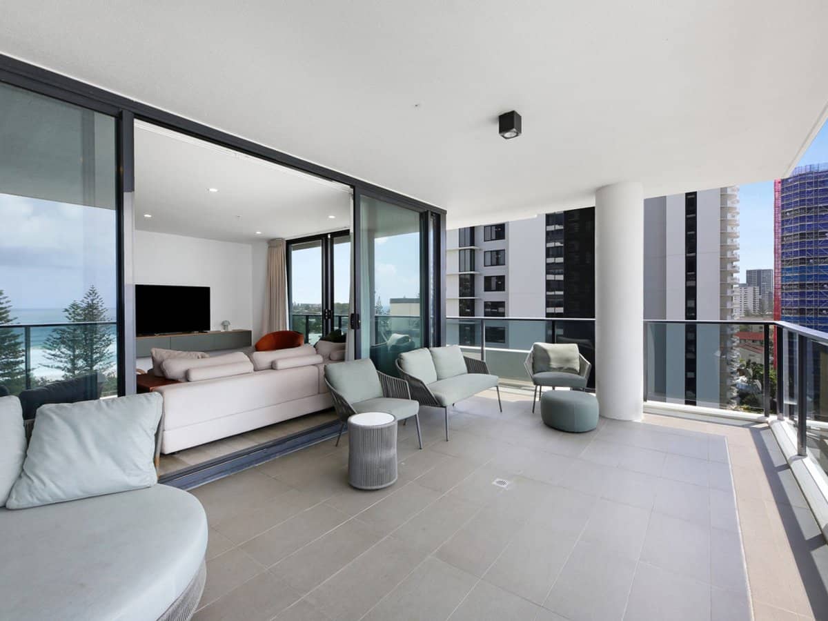 72 The Esplanade, Burleigh Heads - Thumbnail 4