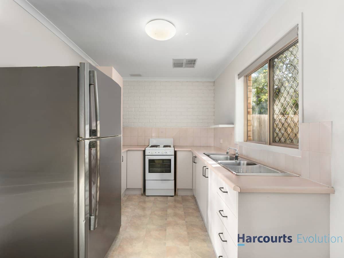 5 Delanty Court, EDENS LANDING - Thumbnail 3