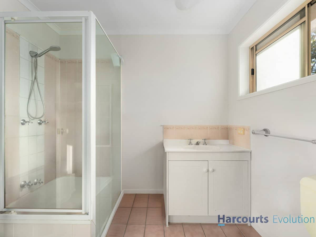 5 Delanty Court, EDENS LANDING - Thumbnail 5