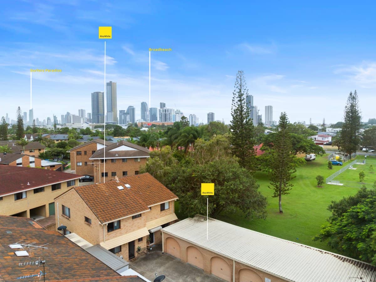 26 Duet Drive, MERMAID WATERS - Thumbnail 2