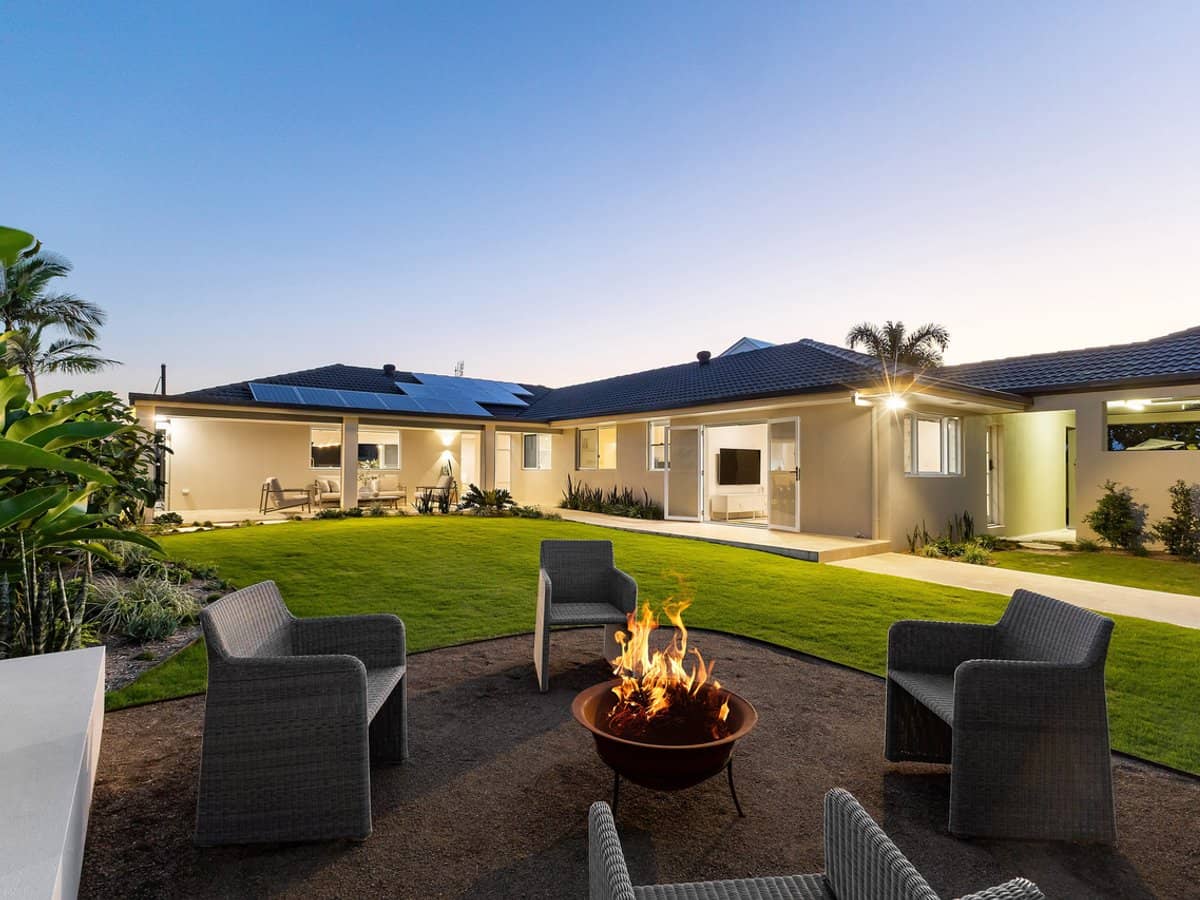 6 Bombala Street, BROADBEACH WATERS - Thumbnail 1