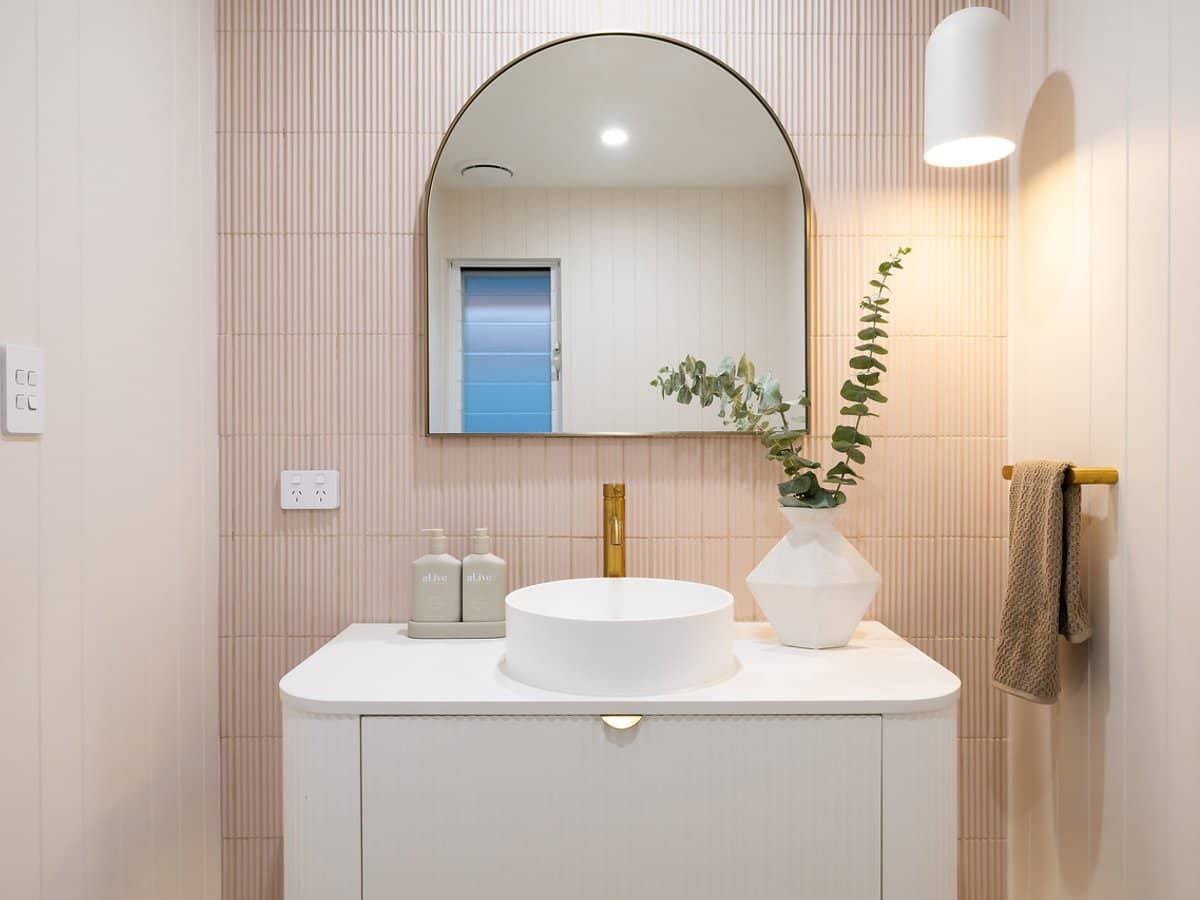 6 Bombala Street, BROADBEACH WATERS - Thumbnail 9