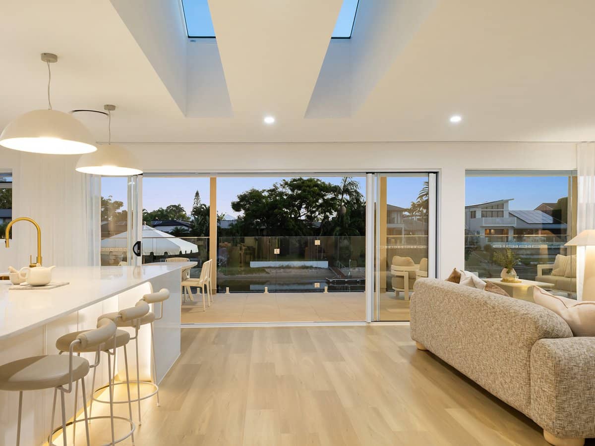 6 Bombala Street, BROADBEACH WATERS - Thumbnail 20