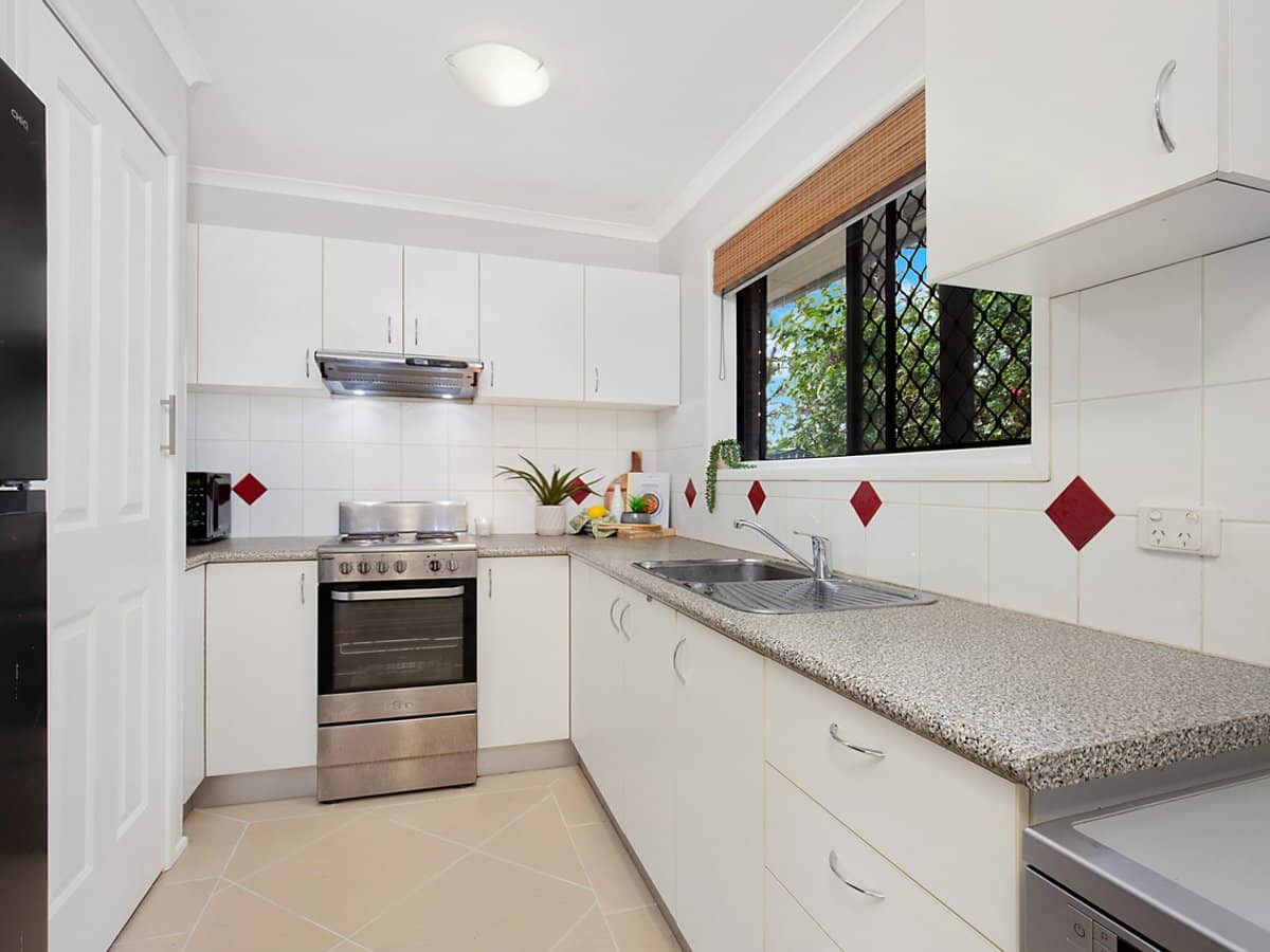 5 Petunia Court, EAGLEBY - Thumbnail 3