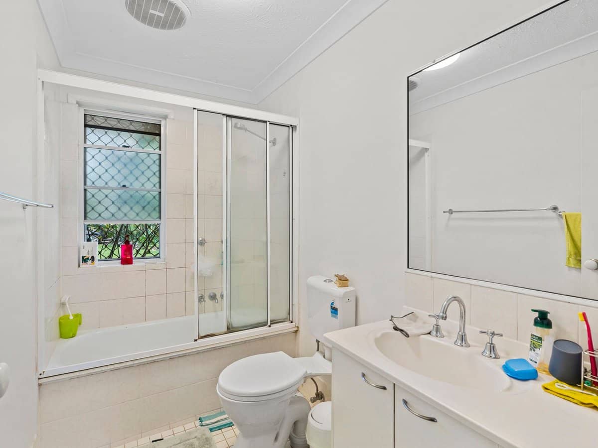 50 St Kevins Avenue, Benowa - Thumbnail 12