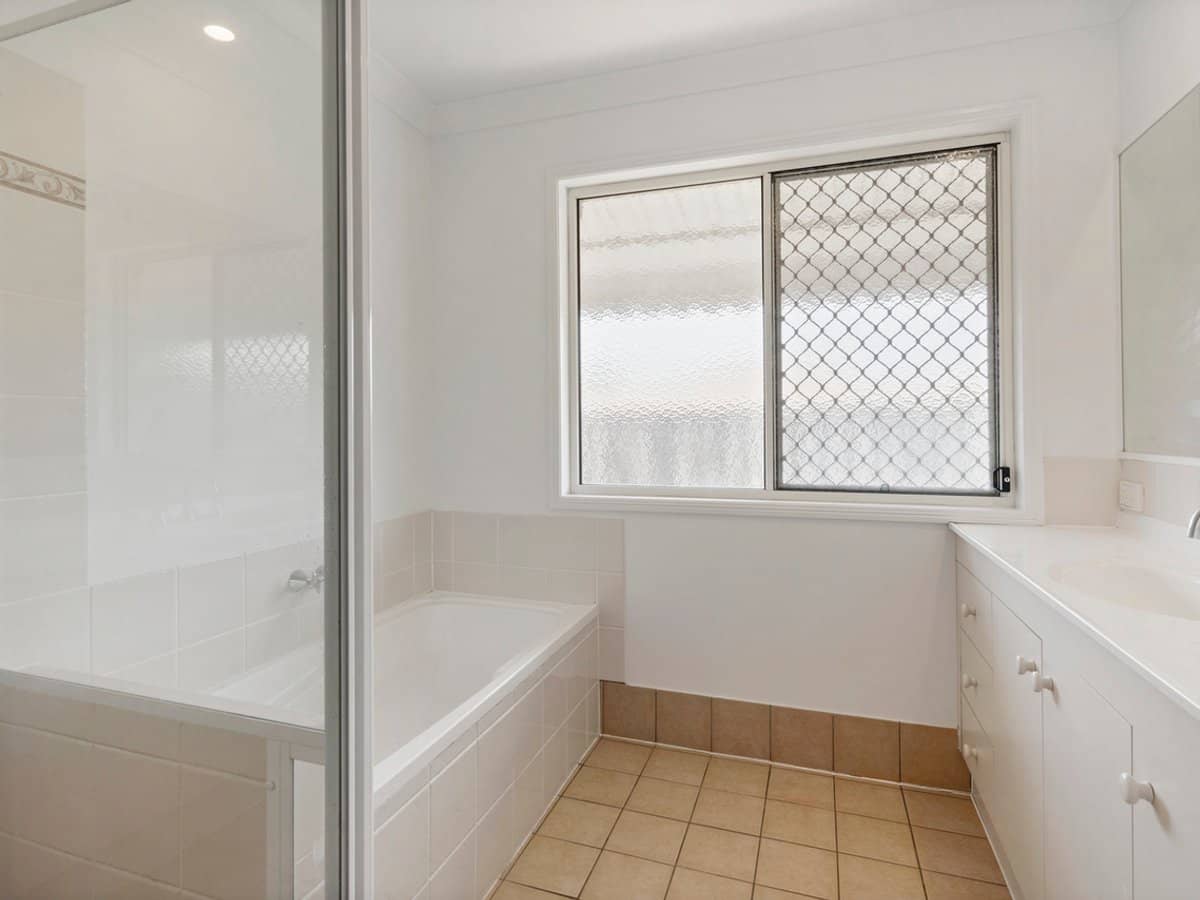 17 Admiral Crescent, TUGUN - Thumbnail 15