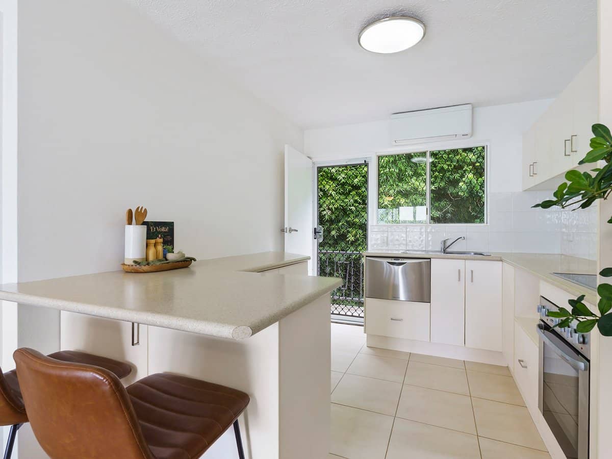 50 McLean Street, COOLANGATTA - Thumbnail 5