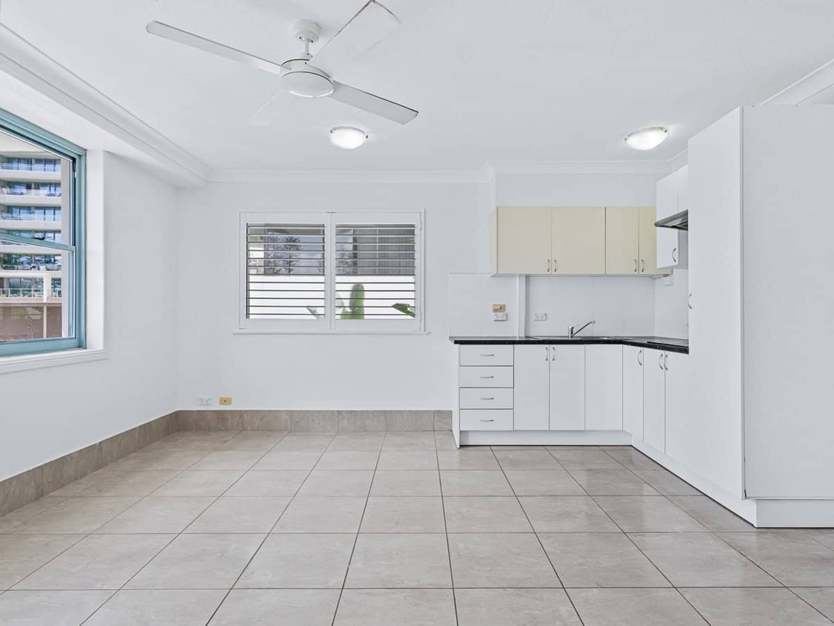 207/92 Musgrave Street, Coolangatta - Thumbnail 3