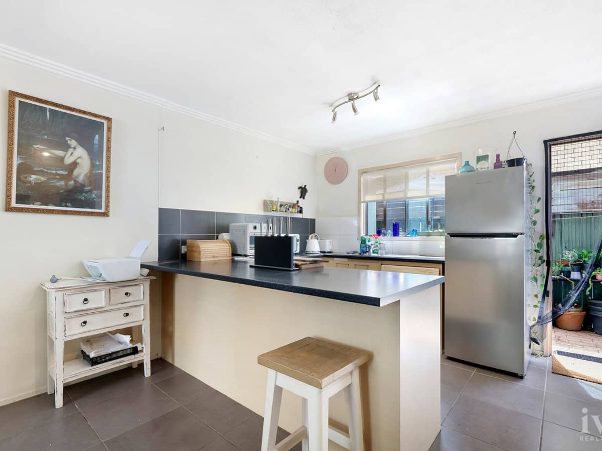 4/79 Bayview Street, Runaway Bay - Thumbnail 2