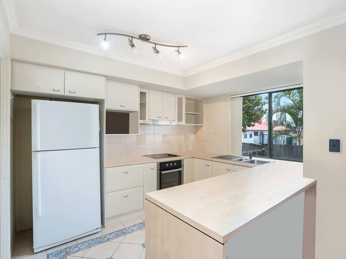 20 Fairway Drive, CLEAR ISLAND WATERS - Thumbnail 3