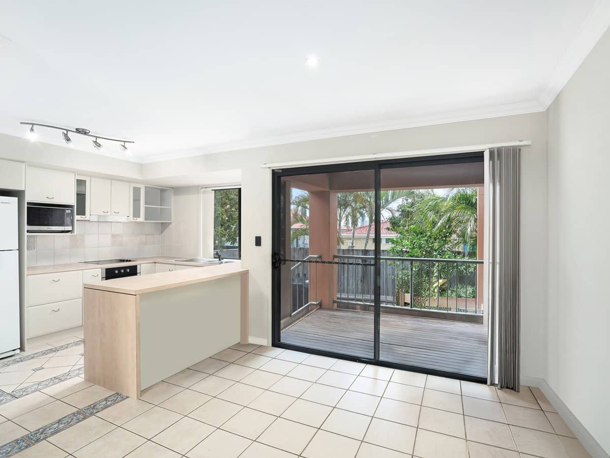 20 Fairway Drive, CLEAR ISLAND WATERS - Thumbnail 4