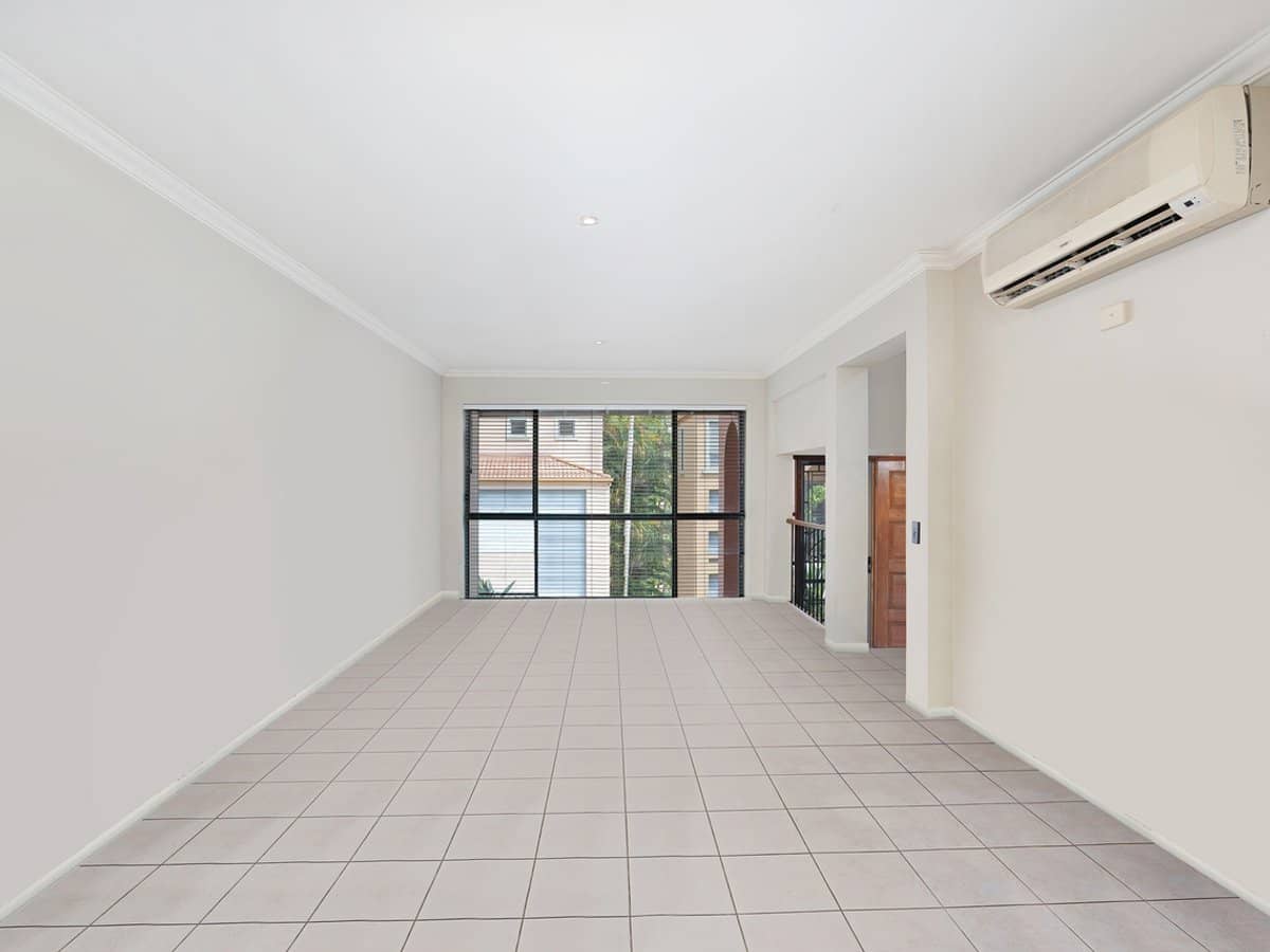 20 Fairway Drive, CLEAR ISLAND WATERS - Thumbnail 6