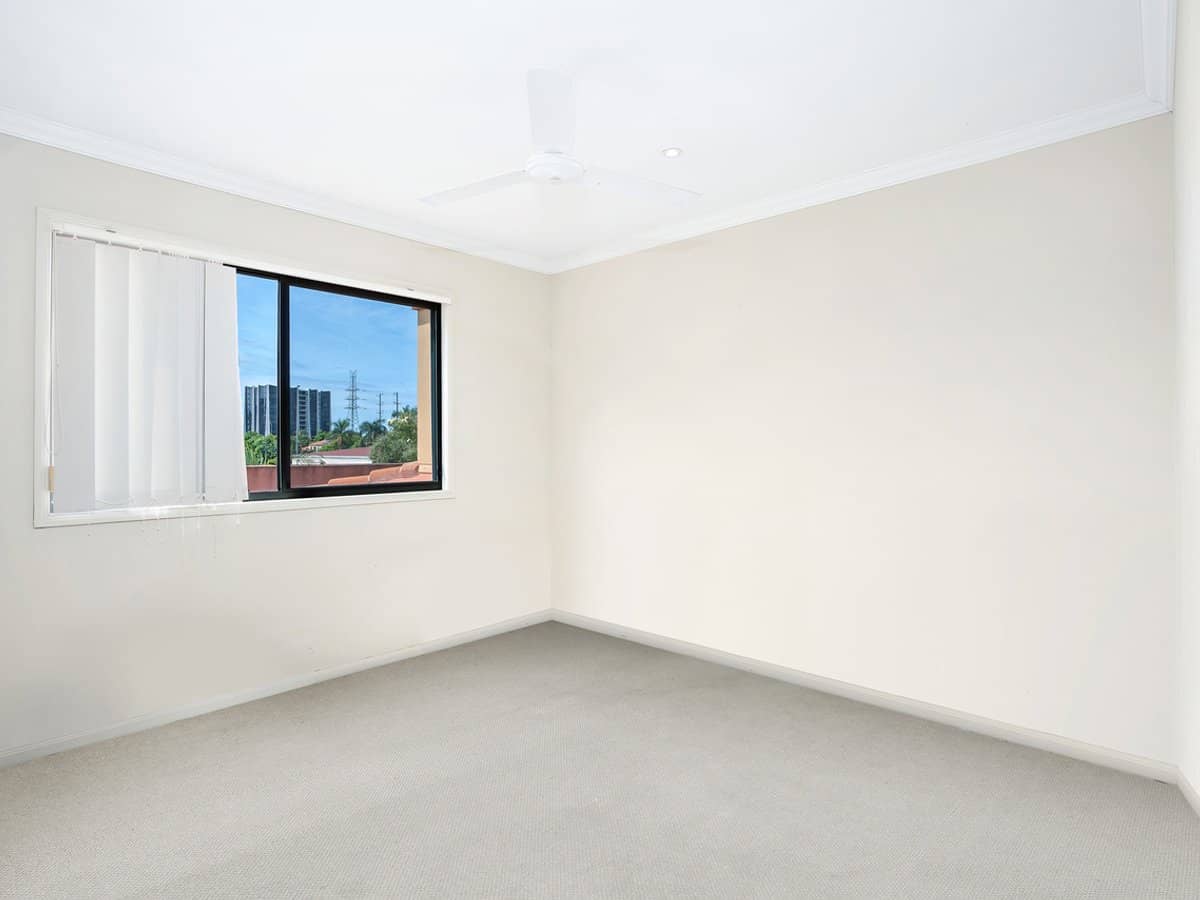 20 Fairway Drive, CLEAR ISLAND WATERS - Thumbnail 9