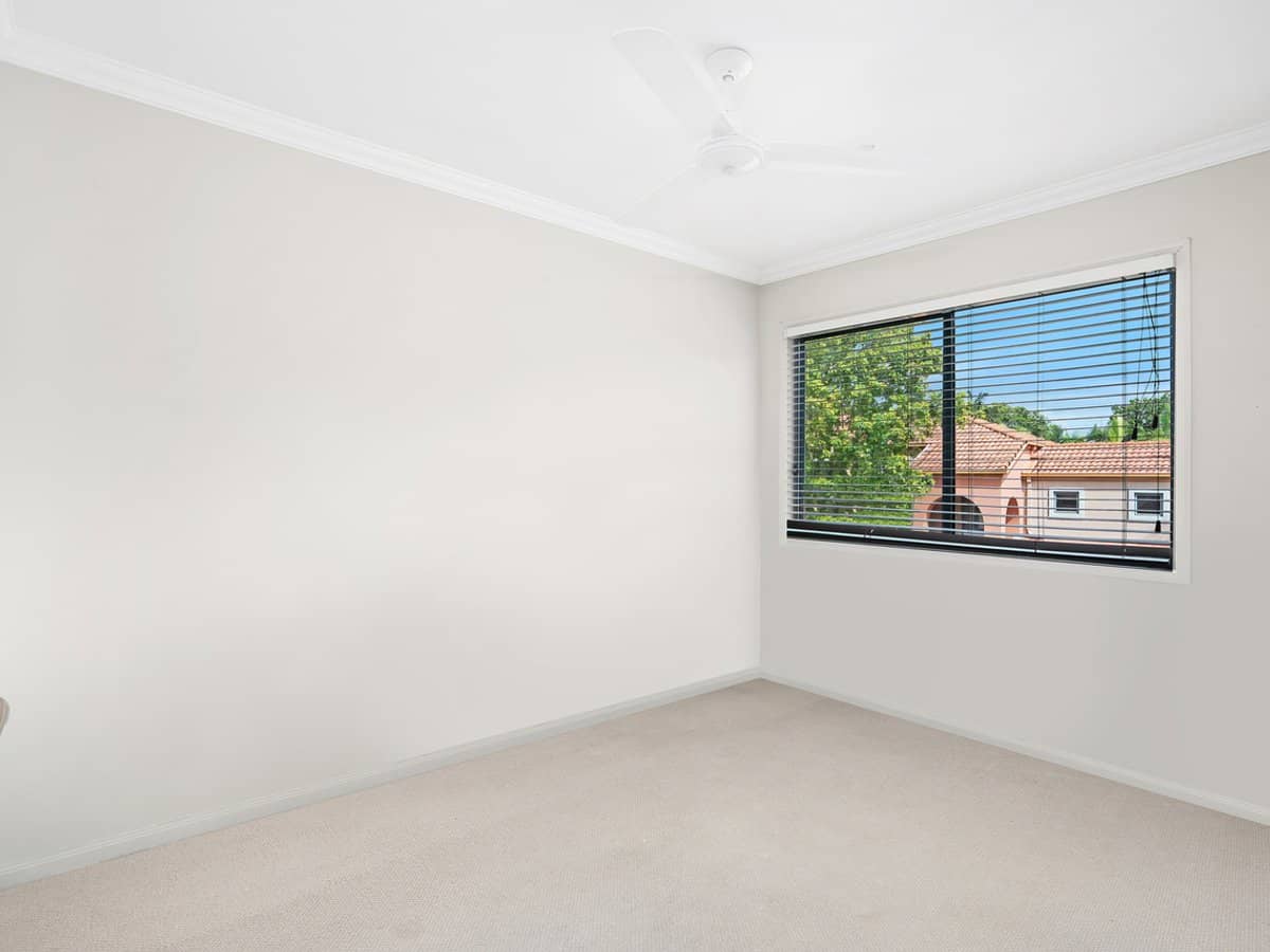 20 Fairway Drive, CLEAR ISLAND WATERS - Thumbnail 10