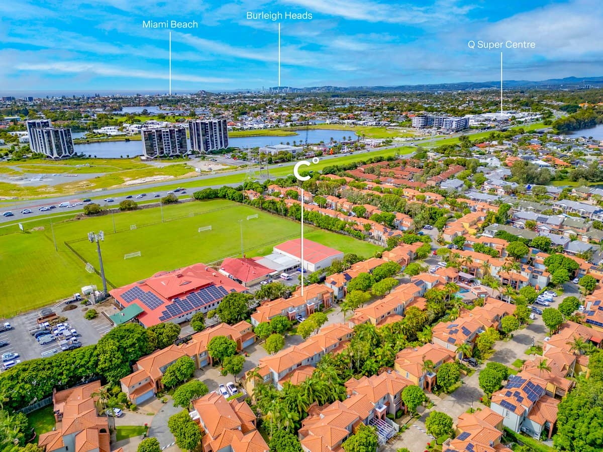 20 Fairway Drive, CLEAR ISLAND WATERS - Thumbnail 14