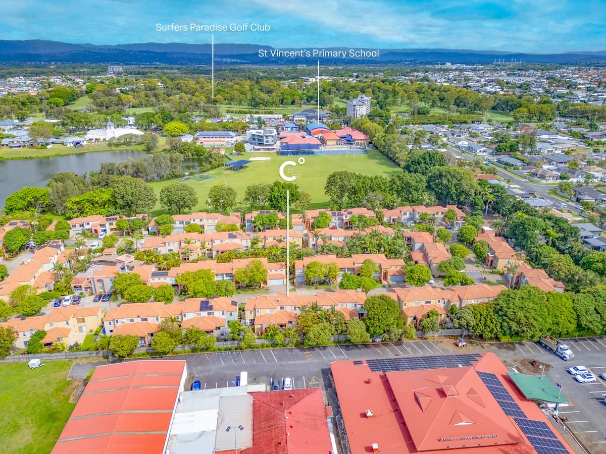 20 Fairway Drive, CLEAR ISLAND WATERS - Thumbnail 16