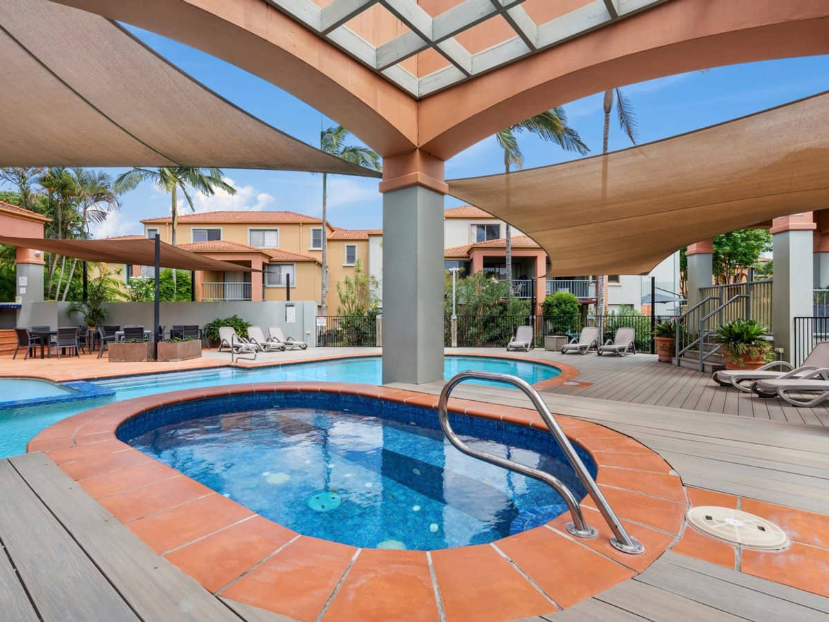 20 Fairway Drive, CLEAR ISLAND WATERS - Thumbnail 17