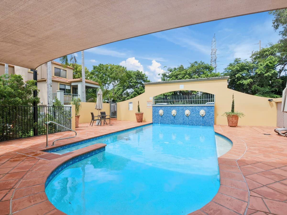 20 Fairway Drive, CLEAR ISLAND WATERS - Thumbnail 19