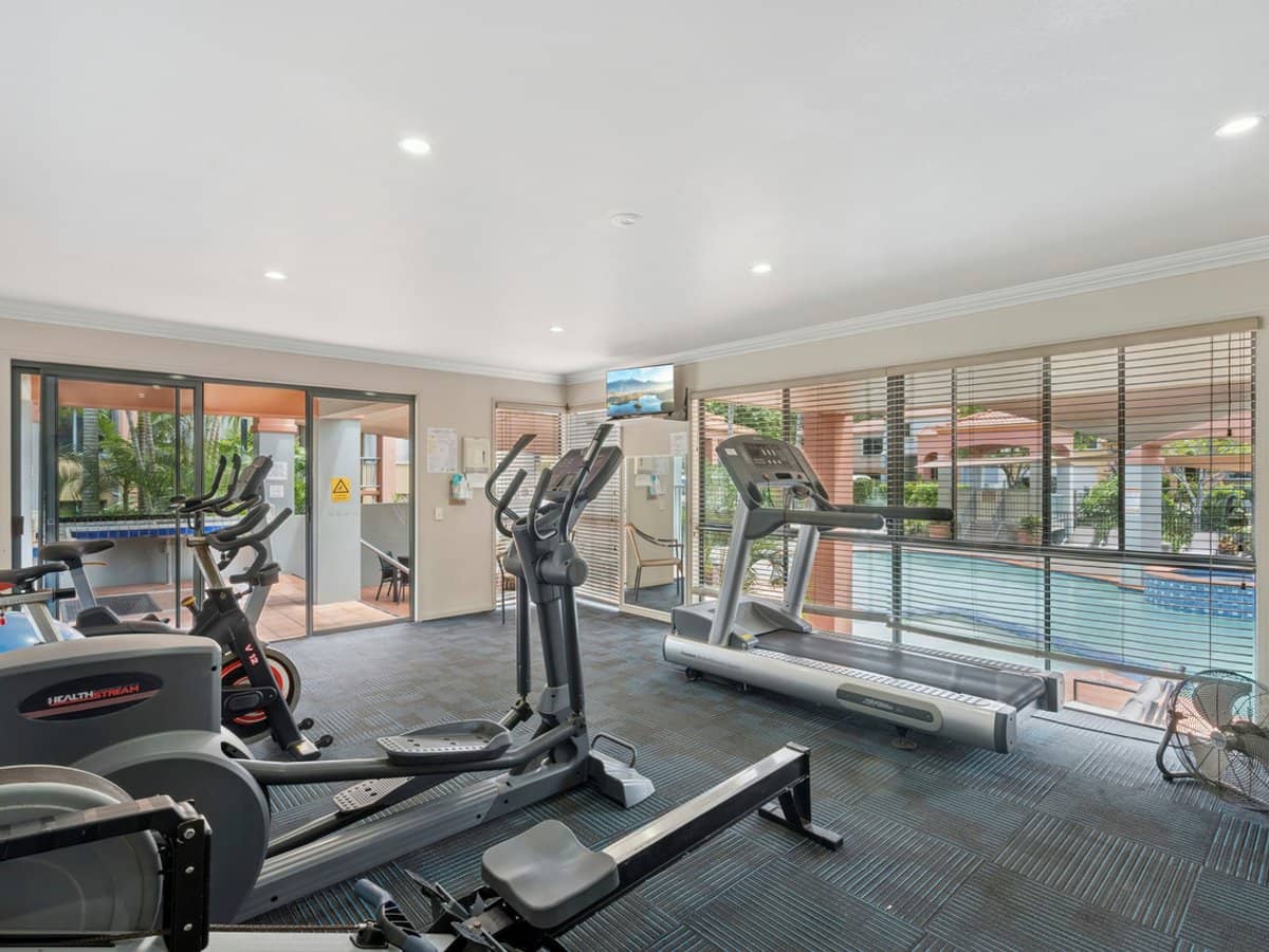 20 Fairway Drive, CLEAR ISLAND WATERS - Thumbnail 21