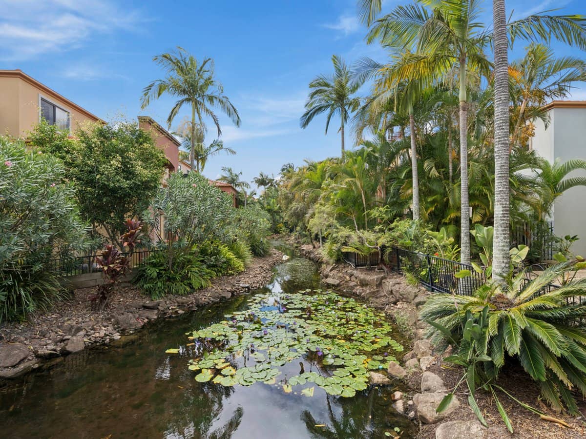 20 Fairway Drive, CLEAR ISLAND WATERS - Thumbnail 22