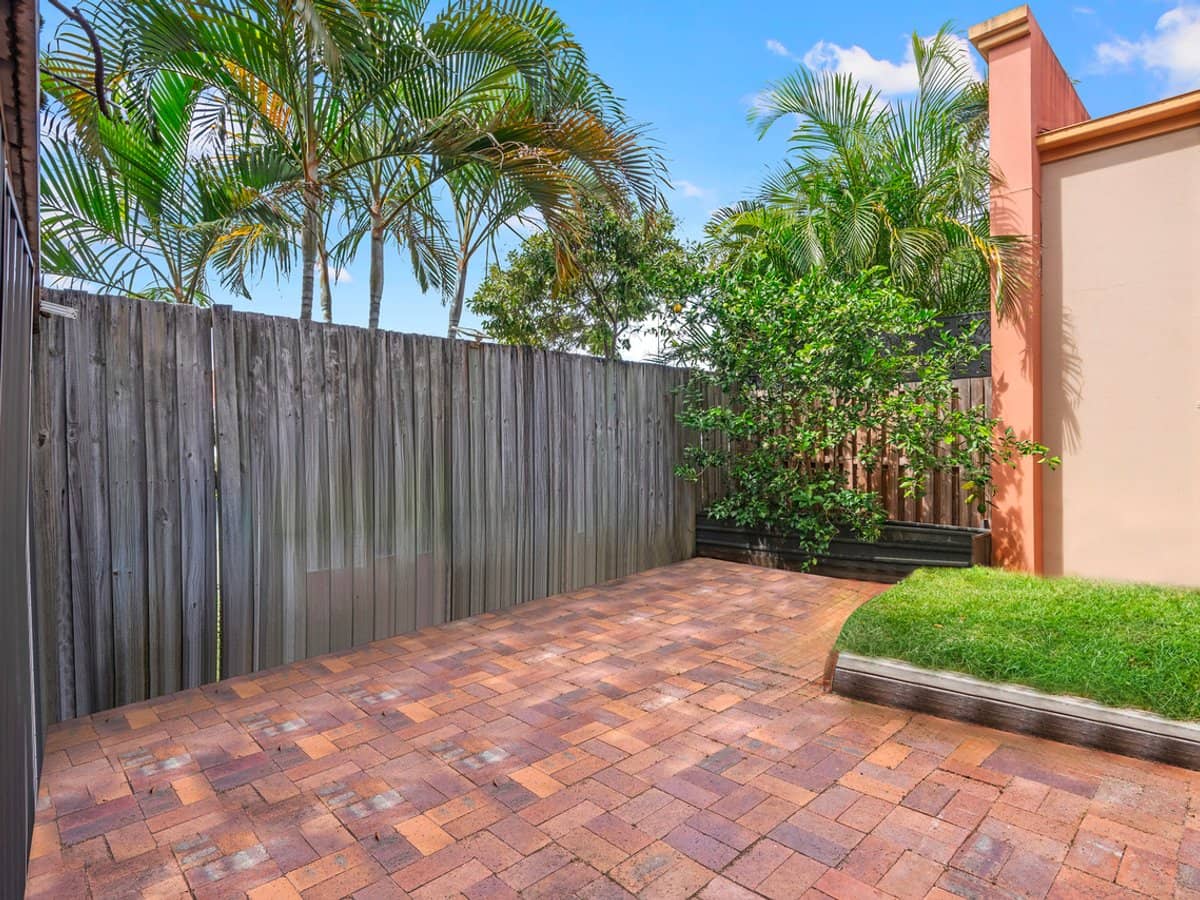 20 Fairway Drive, CLEAR ISLAND WATERS - Thumbnail 23