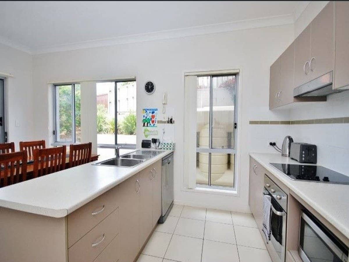 2 Toohey Street, Pacific Pines - Thumbnail 3