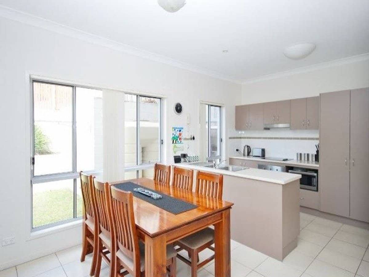 2 Toohey Street, Pacific Pines - Thumbnail 4