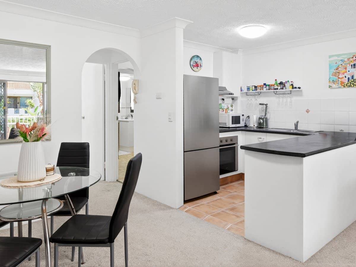 31 Orchid Avenue, SURFERS PARADISE - Thumbnail 9